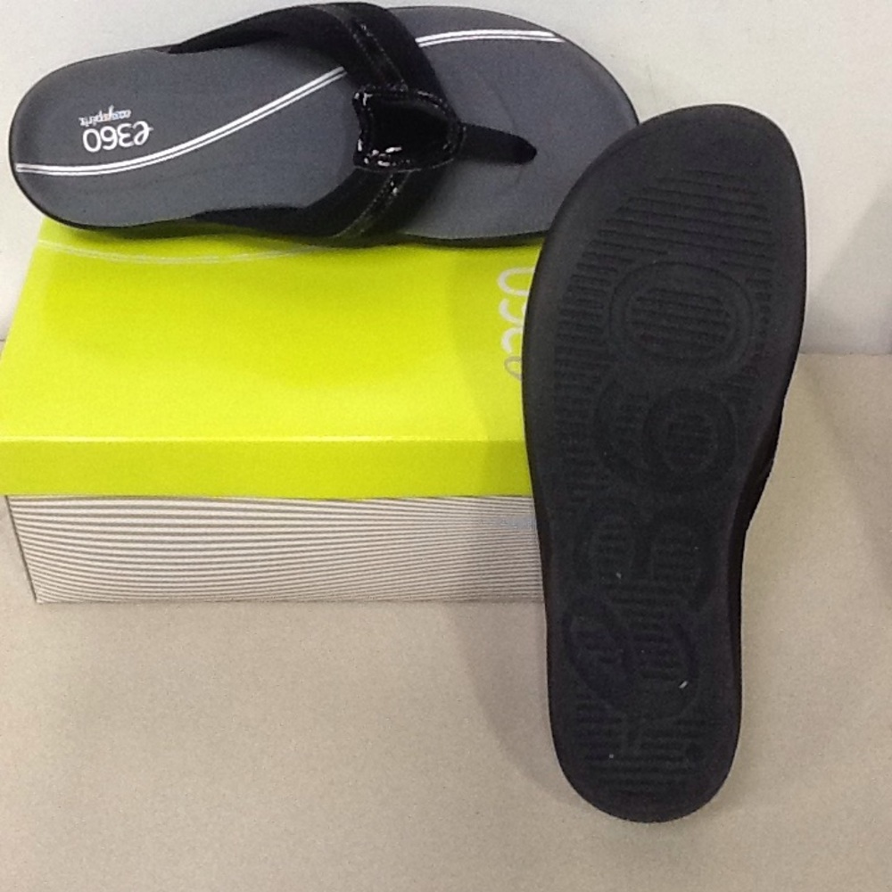 Easy spirit flip flops